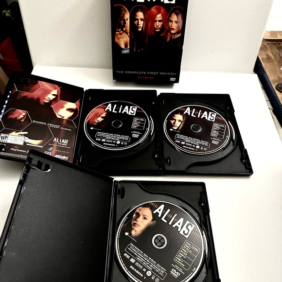 Alias -Complete Series - Picture 3 of 10
